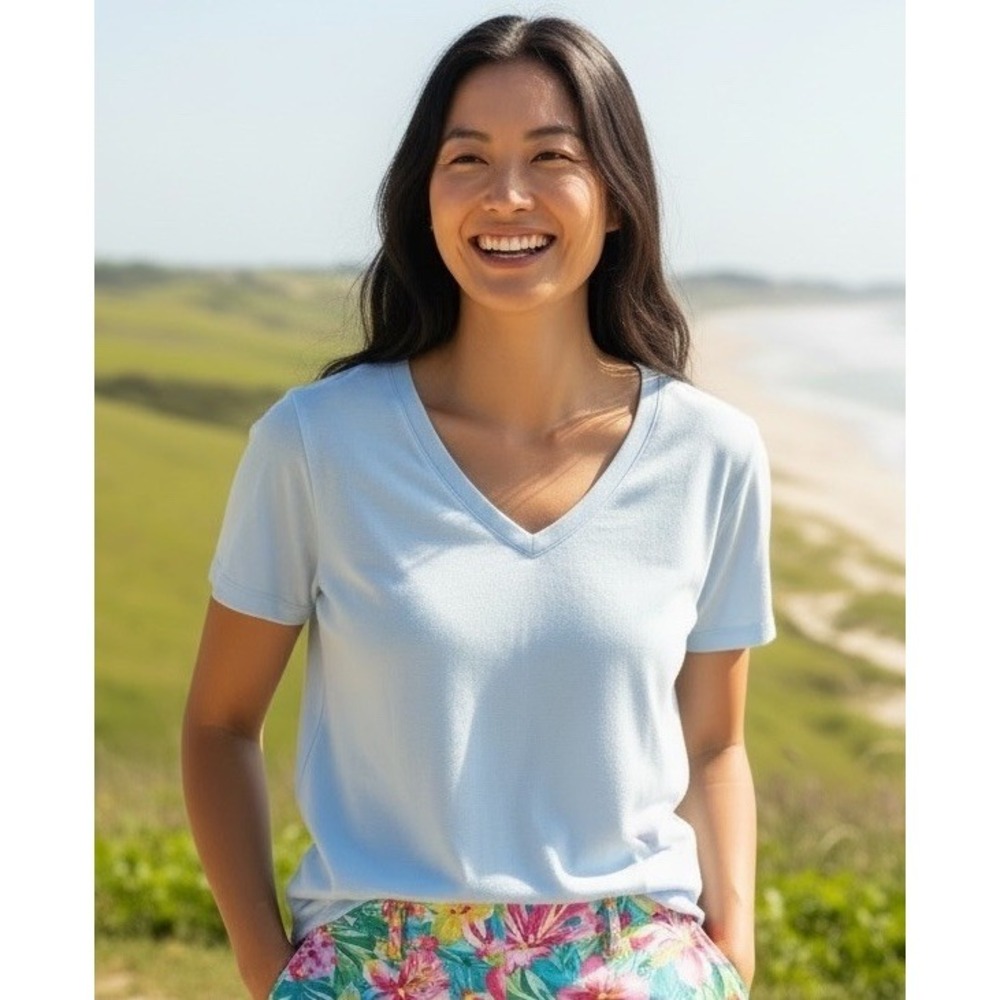 New Lilly Pulitzer New Etta V Neck Tee Size XS X Small Light Blue T Shirt RARE